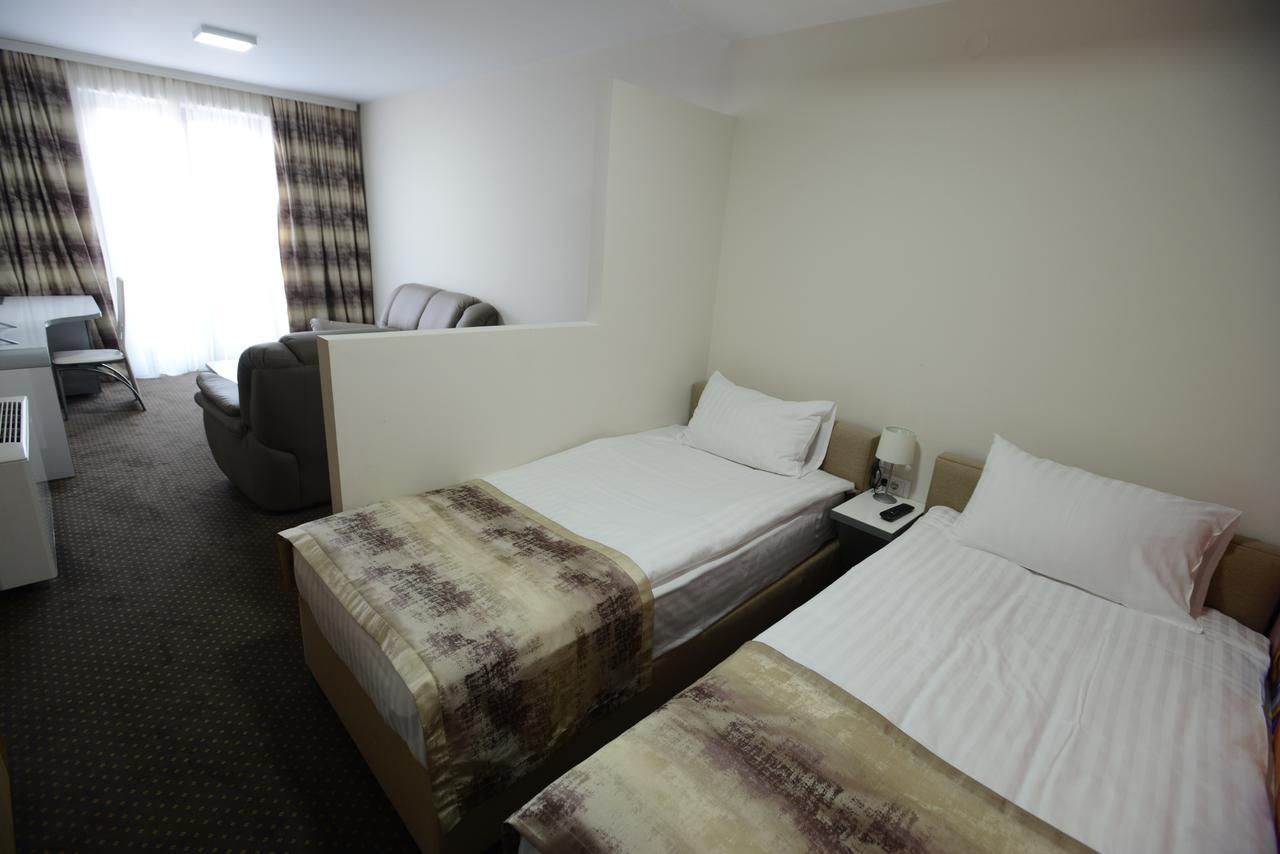 Garni Hotel Hollywoodland Wellness & Aquapark Belgrade Exterior photo