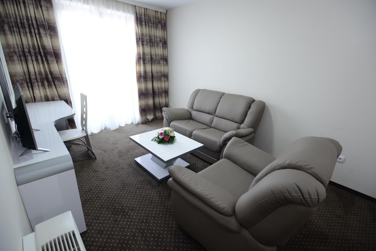 Garni Hotel Hollywoodland Wellness & Aquapark Belgrade Exterior photo